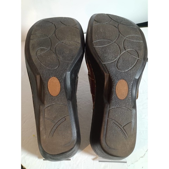 Born B.O.C. Brown Wedge slip on shoes closed toe buckle Women size 9M - Picture 2 of 9